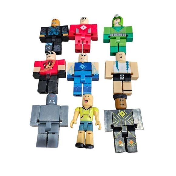 9 Roblox bundle figures - Picture 3 of 4